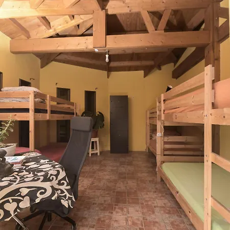 Amigos Nest אכסניה