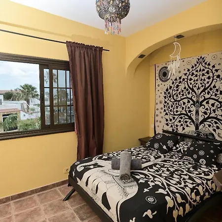 אכסניה Amigos Nest