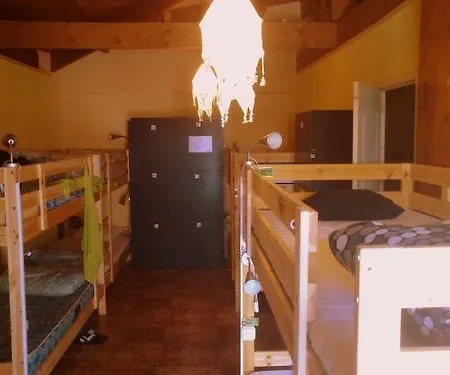 Amigos Nest אכסניה *