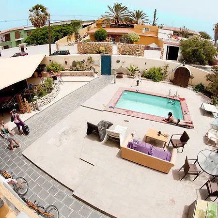 אכסניה Amigos Nest