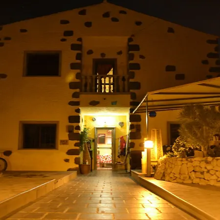 Amigos Nest אכסניה *