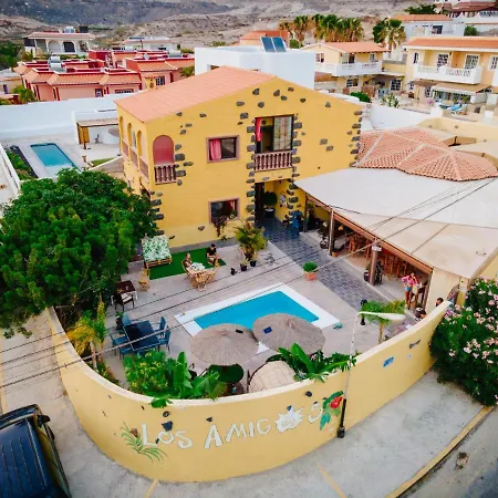 Hostel Amigos Nest *