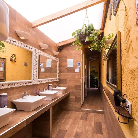 Hostel Amigos Nest La Mareta