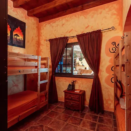 Amigos Nest Hostel La Mareta