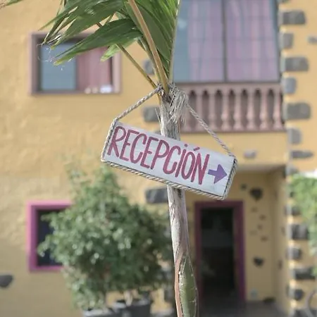 Hostel Amigos Nest *