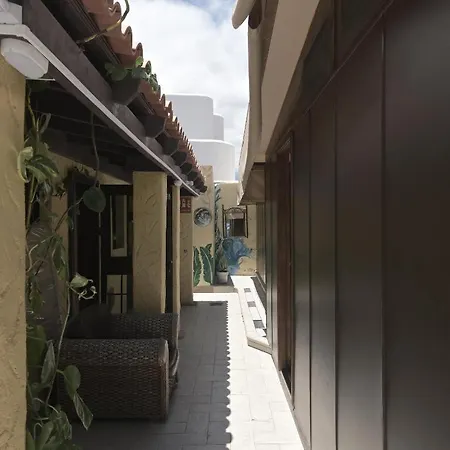 Amigos Nest 旅馆 *