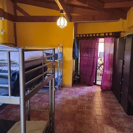 Amigos Nest Hostel *